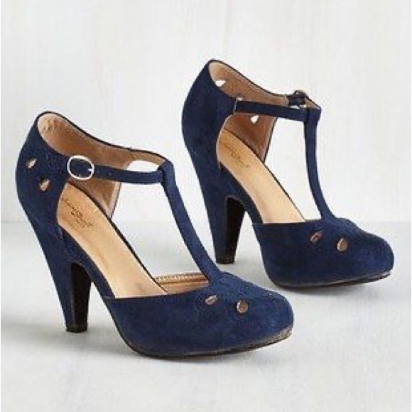 Qupid Navy T-Strap Retro Heel - Picture 2 of 2